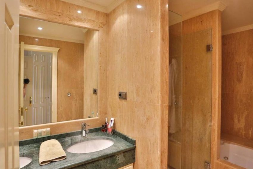 R4345459-Apartment-For-Sale-The-Golden-Mile-Ground-Floor-3-Beds-250-Built-3