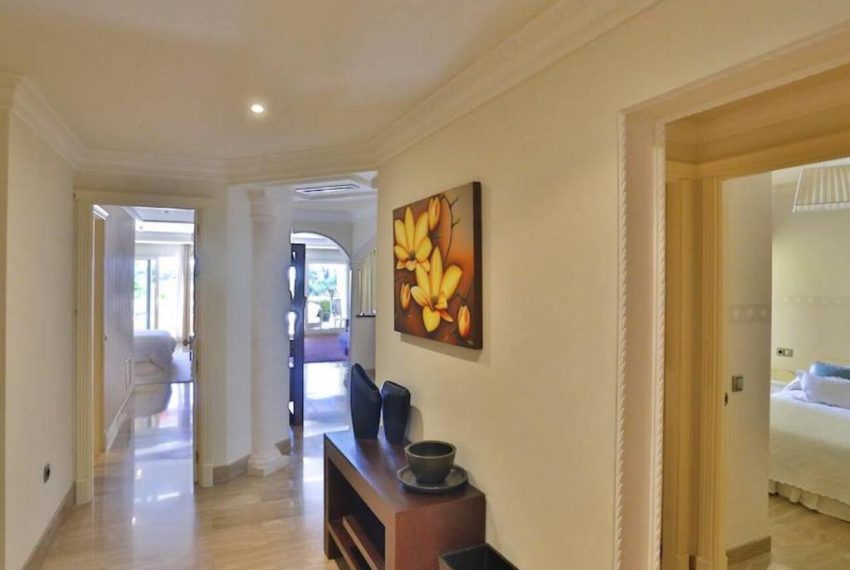 R4345459-Apartment-For-Sale-The-Golden-Mile-Ground-Floor-3-Beds-250-Built-4