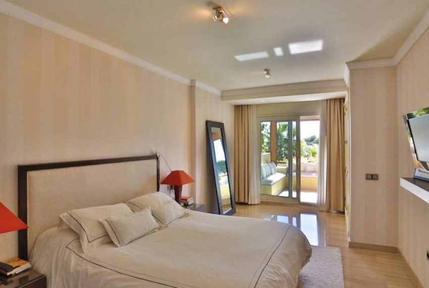 R4345459-Apartment-For-Sale-The-Golden-Mile-Ground-Floor-3-Beds-250-Built-5