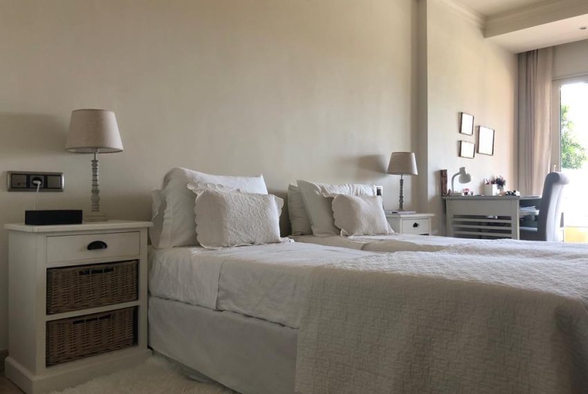 R4345459-Apartment-For-Sale-The-Golden-Mile-Ground-Floor-3-Beds-250-Built-8