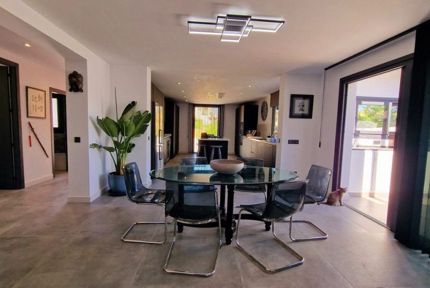 R4352458-Villa-For-Sale-San-Pedro-de-Alcantara-Detached-3-Beds-238-Built-3