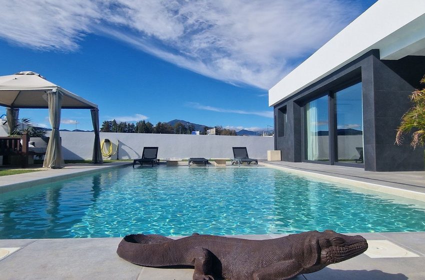 R4352458-Villa-For-Sale-San-Pedro-de-Alcantara-Detached-3-Beds-238-Built