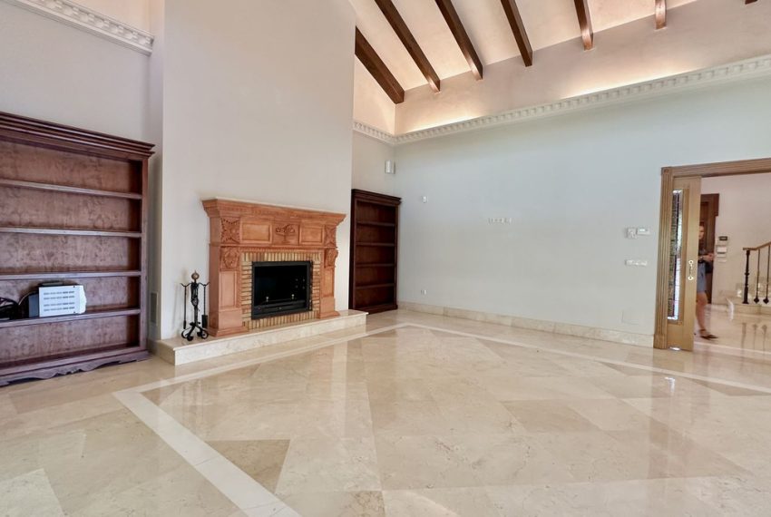 R4359958-Villa-For-Sale-The-Golden-Mile-Detached-5-Beds-991-Built-6