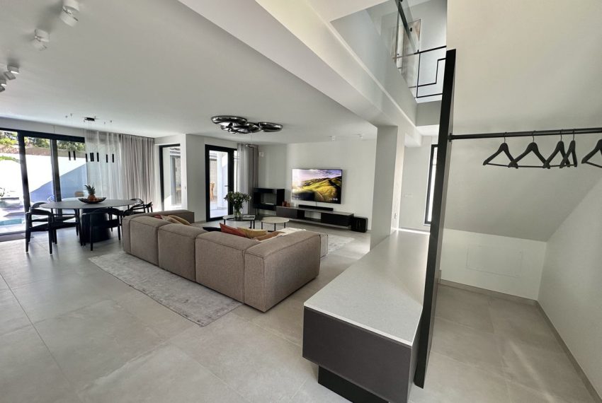R4409782-Villa-For-Sale-Puerto-Banus-Detached-4-Beds-226-Built-2