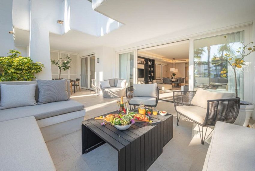 R4442599-Apartment-For-Sale-The-Golden-Mile-Ground-Floor-3-Beds-138-Built-1