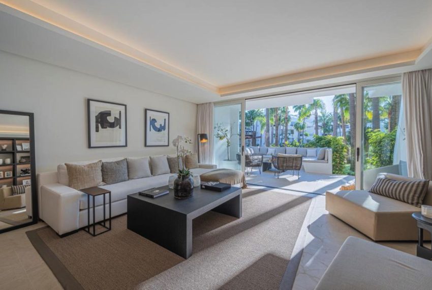 R4442599-Apartment-For-Sale-The-Golden-Mile-Ground-Floor-3-Beds-138-Built