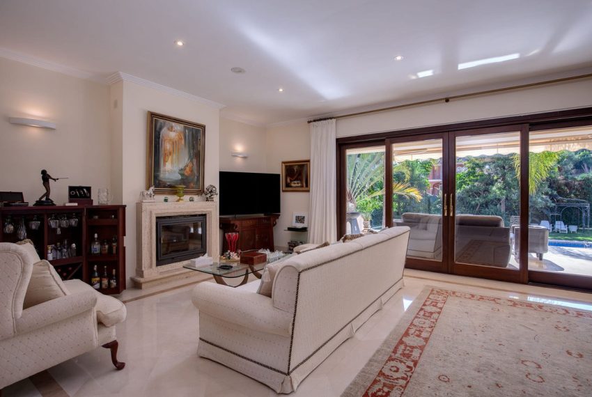 R4447306-Villa-For-Sale-Los-Arqueros-Detached-6-Beds-645-Built-11