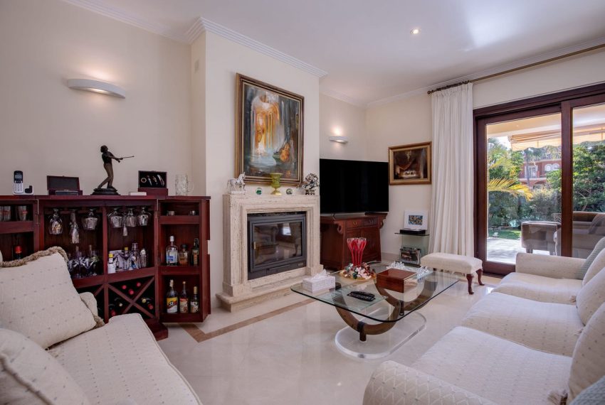 R4447306-Villa-For-Sale-Los-Arqueros-Detached-6-Beds-645-Built-12