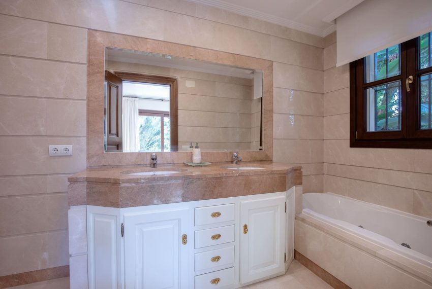 R4447306-Villa-For-Sale-Los-Arqueros-Detached-6-Beds-645-Built-19