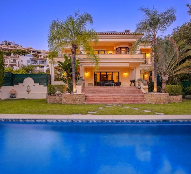 R4447306-Image 1-Detached - 6 Beds - 645 Built