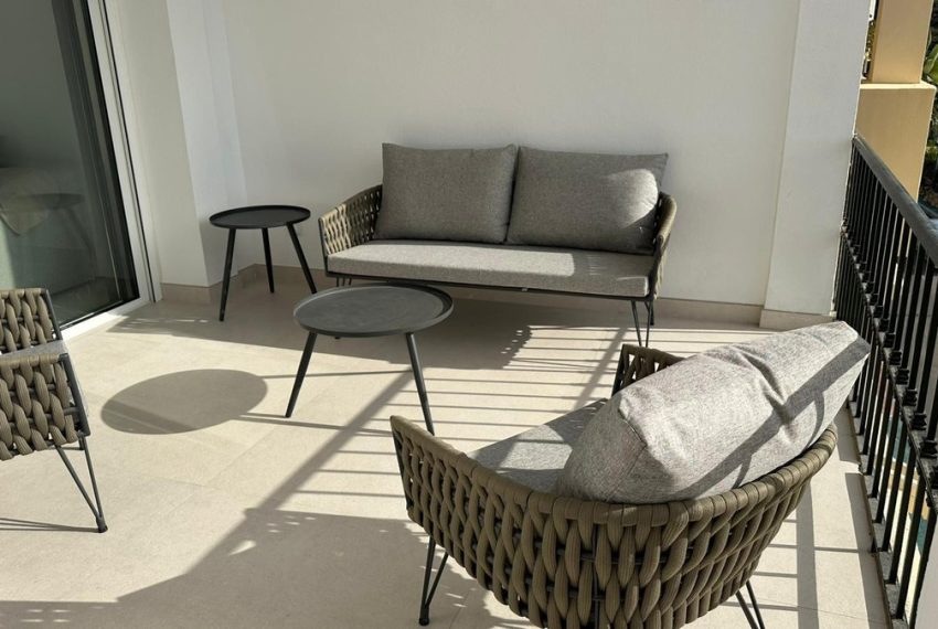 R4450825-Apartment-For-Sale-La-Quinta-Middle-Floor-3-Beds-120-Built-1