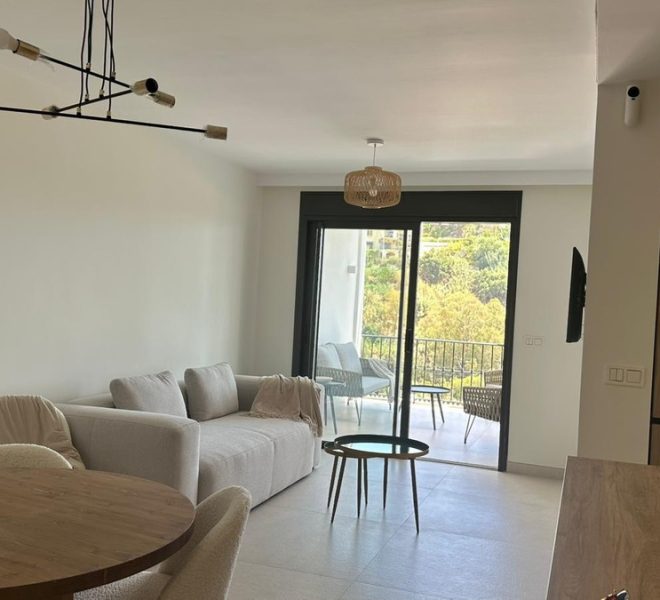 R4450825-Image 1-Middle Floor - 3 Beds - 120 Built