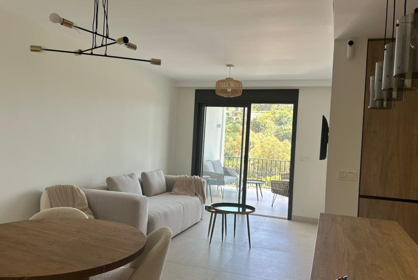R4450825-Apartment-For-Sale-La-Quinta-Middle-Floor-3-Beds-120-Built