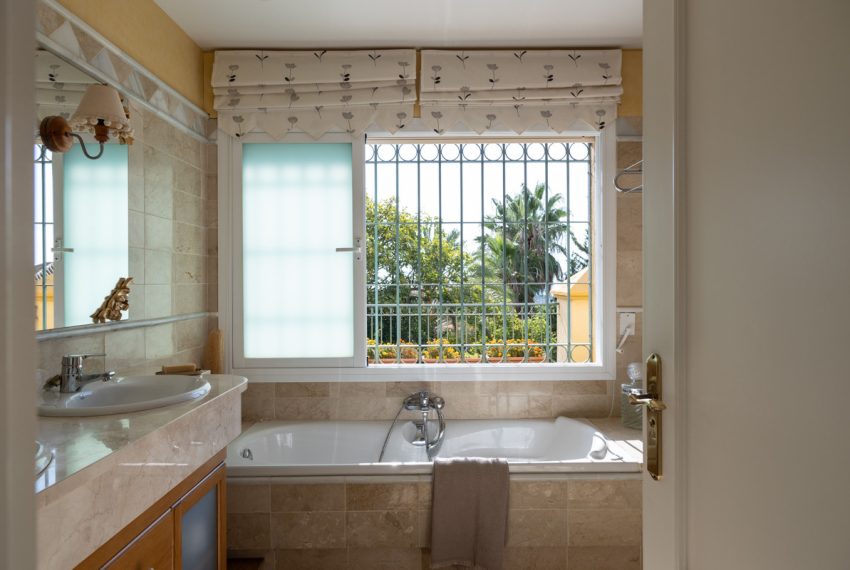 R4454656-Villa-For-Sale-El-Rosario-Detached-5-Beds-330-Built-13