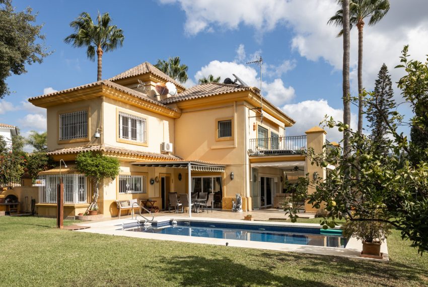 R4454656-Villa-For-Sale-El-Rosario-Detached-5-Beds-330-Built-5