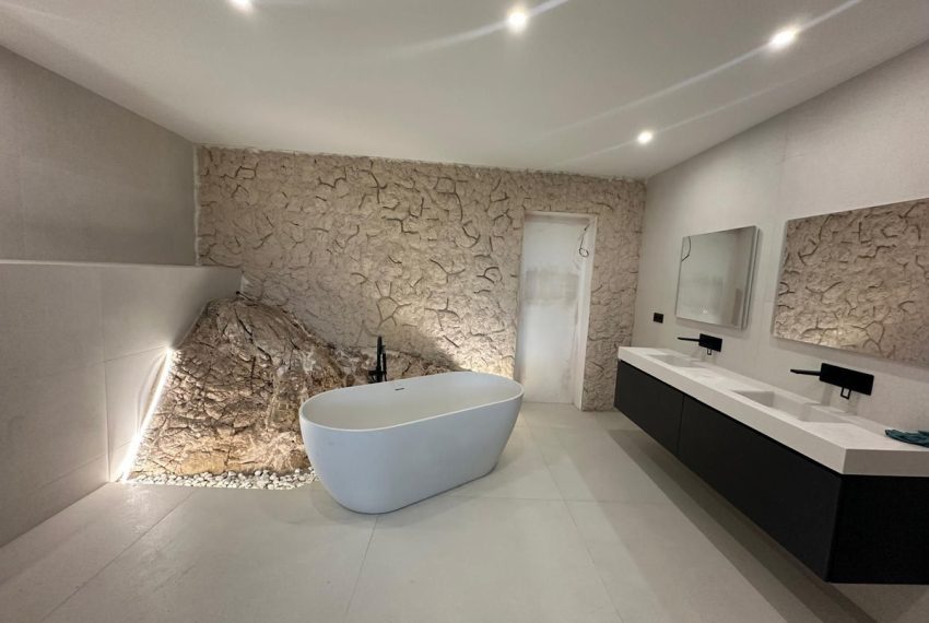 R4455487-Villa-For-Sale-Marbella-Detached-4-Beds-350-Built-11