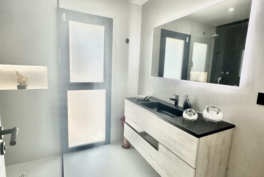 R4455487-Villa-For-Sale-Marbella-Detached-4-Beds-350-Built-16