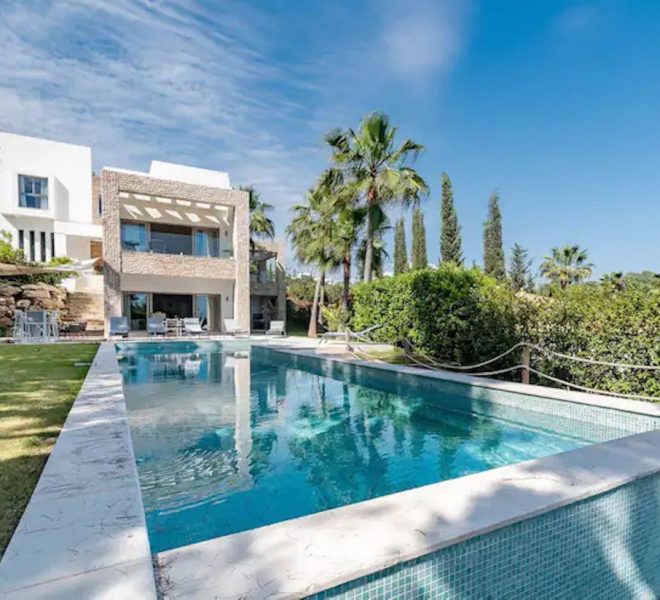 R4455535-Image 1-Detached - 5 Beds - 528 Built