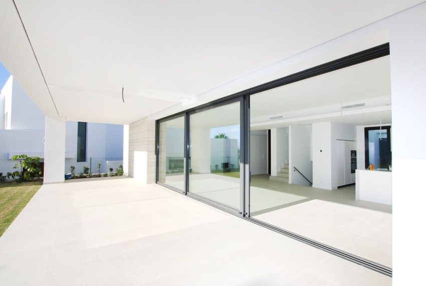 R4568716-Villa-For-Sale-Rio-Real-Detached-4-Beds-250-Built-14