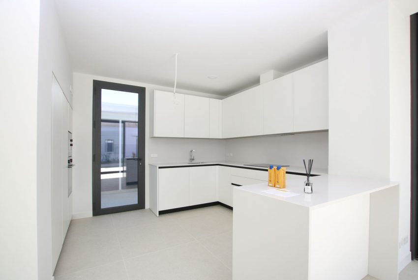 R4568716-Villa-For-Sale-Rio-Real-Detached-4-Beds-250-Built-17