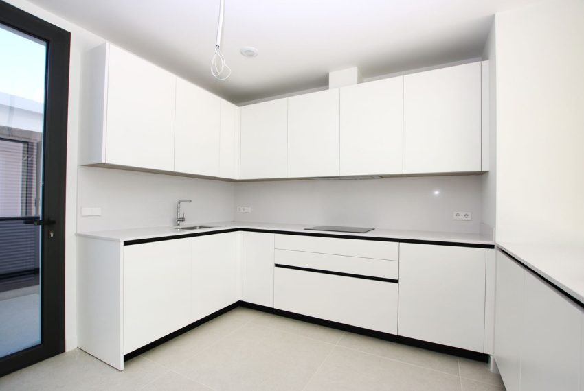 R4568716-Villa-For-Sale-Rio-Real-Detached-4-Beds-250-Built-18