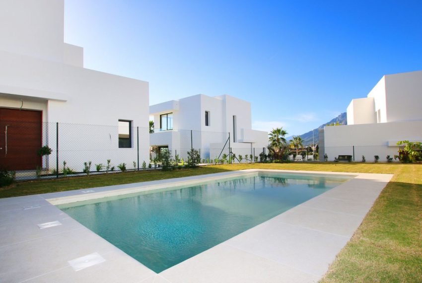 R4568716-Villa-For-Sale-Rio-Real-Detached-4-Beds-250-Built-4