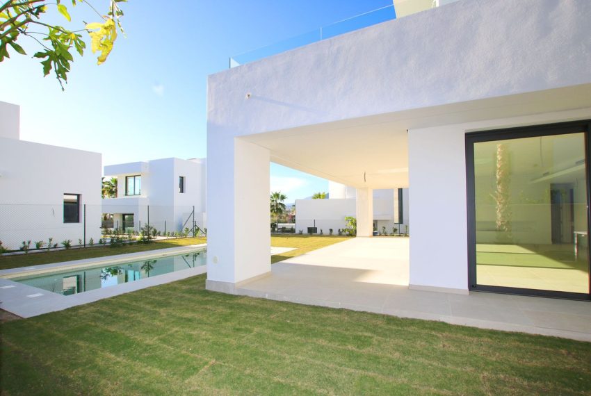 R4568716-Villa-For-Sale-Rio-Real-Detached-4-Beds-250-Built-7