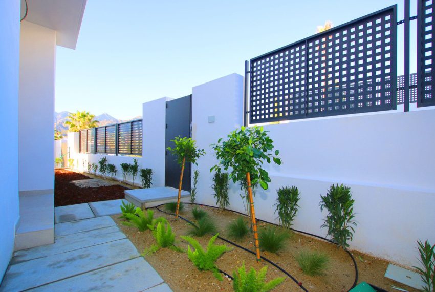 R4568716-Villa-For-Sale-Rio-Real-Detached-4-Beds-250-Built-9