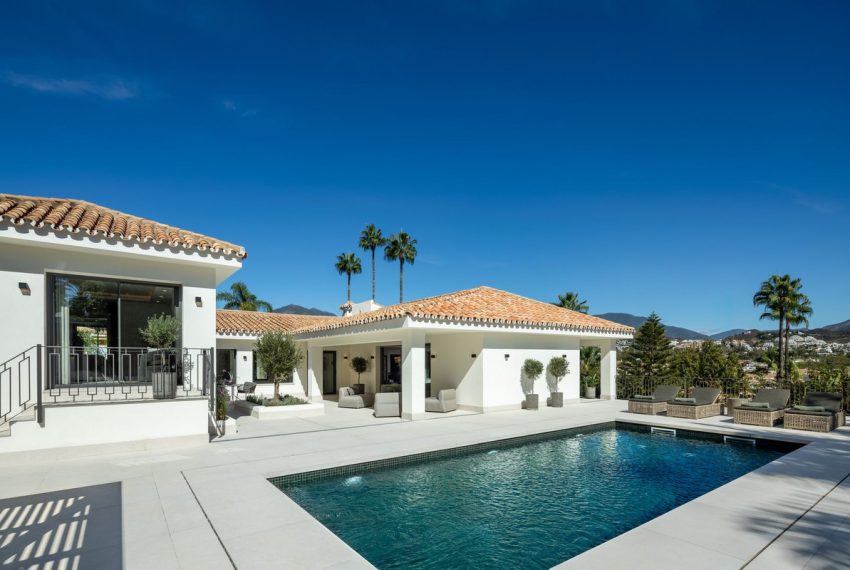 R4585603-Villa-For-Sale-Nueva-Andalucia-Detached-5-Beds-648-Built-1