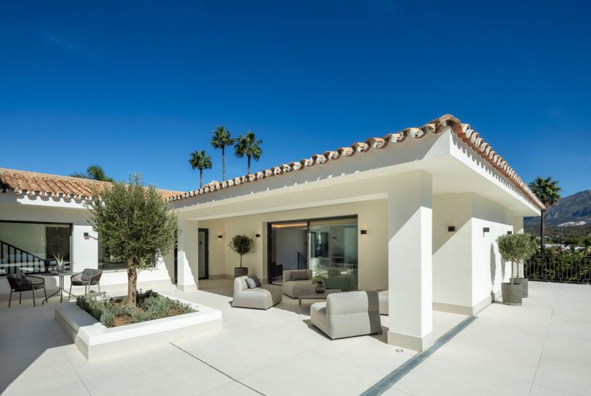 R4585603-Villa-For-Sale-Nueva-Andalucia-Detached-5-Beds-648-Built