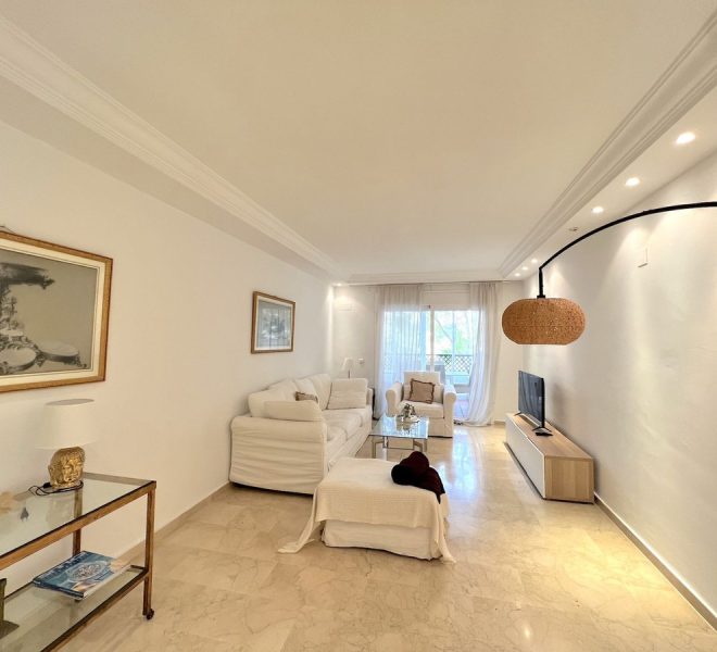 R4605868-Image 1-Middle Floor - 3 Beds - 107 Built