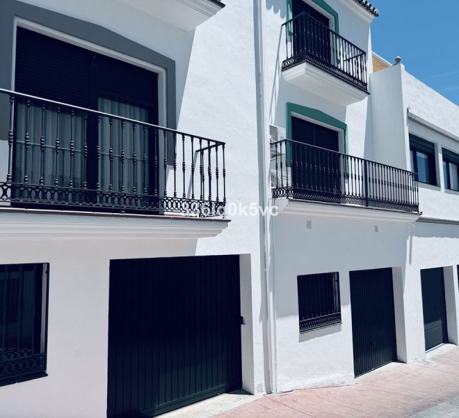 R4648831-Image 1-Semi Detached - 4 Beds - 264 Built