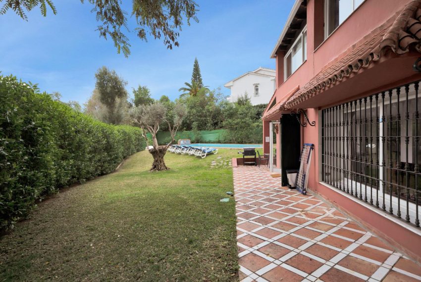 R4649023-Villa-For-Sale-Elviria-Detached-5-Beds-295-Built-1