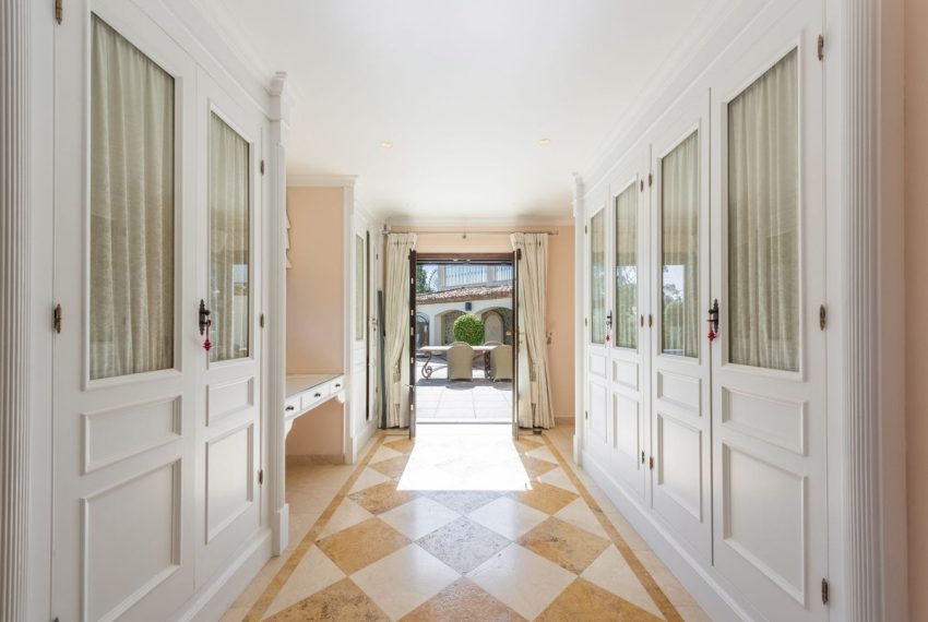 R4675324-Villa-For-Sale-Estepona-Detached-6-Beds-341-Built-18