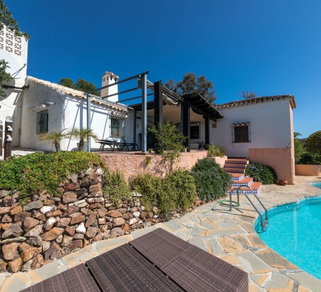 R4686016-Image 1-Finca - 5 Beds - 285 Built