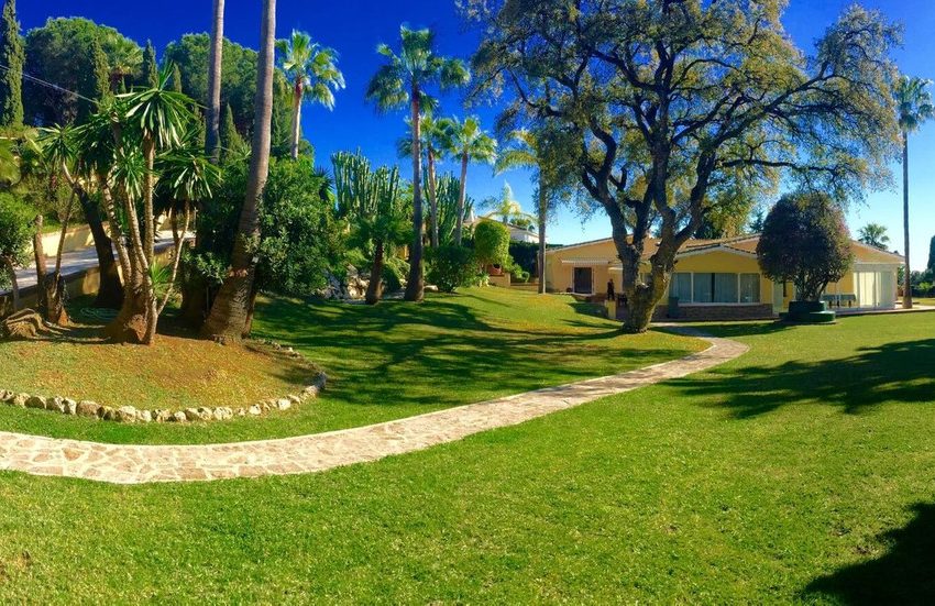 R4687141-Villa-For-Sale-Elviria-Detached-6-Beds-690-Built