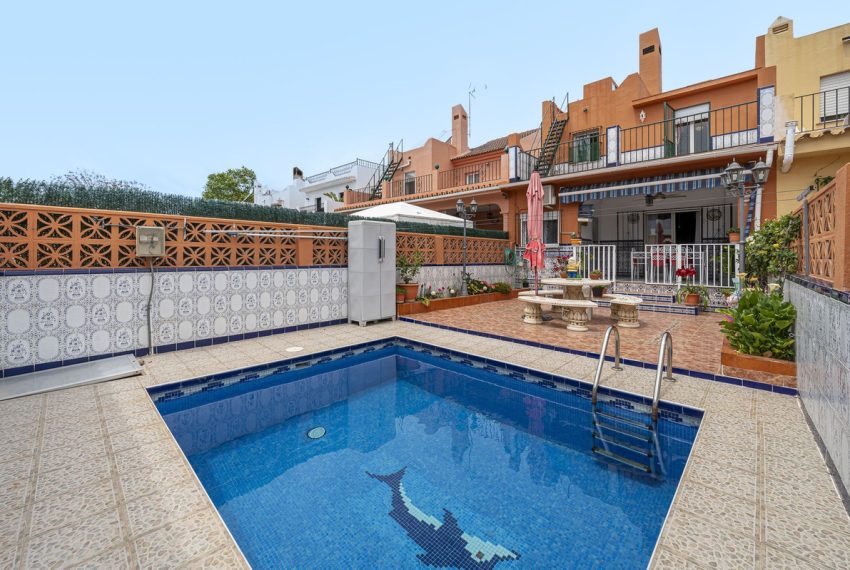 R4711864-Townhouse-For-Sale-Nueva-Andalucia-Terraced-4-Beds-105-Built