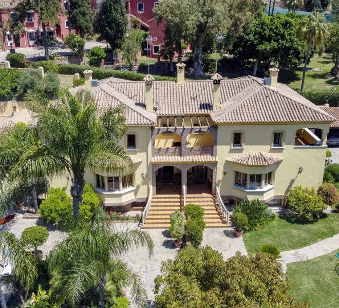 R4721041-Image 1-Detached - 10 Beds - 1044 Built