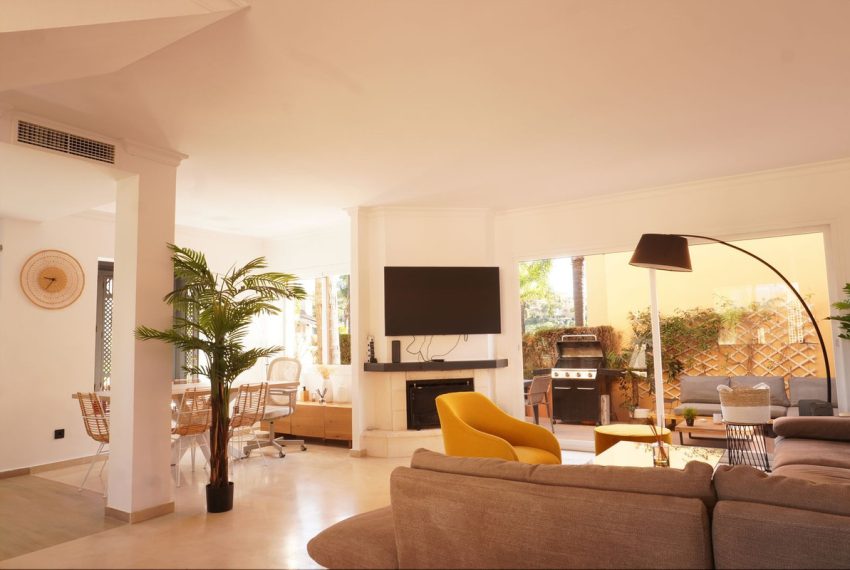 R4752382-Townhouse-For-Sale-Nueva-Andalucia-Terraced-3-Beds-229-Built-1