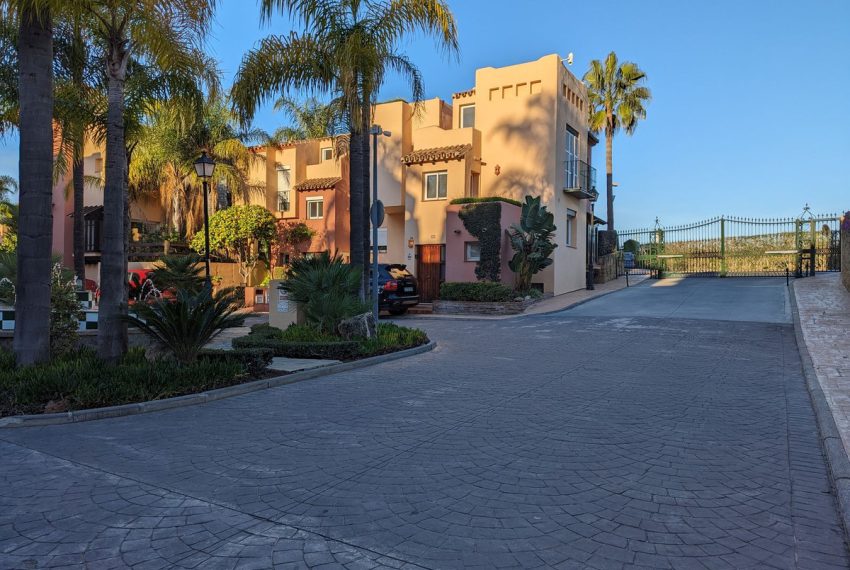 R4752382-Townhouse-For-Sale-Nueva-Andalucia-Terraced-3-Beds-229-Built-12