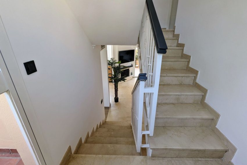 R4752382-Townhouse-For-Sale-Nueva-Andalucia-Terraced-3-Beds-229-Built-17