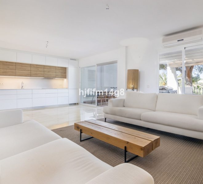 R4753348-Image 1-Penthouse Duplex - 4 Beds - 177 Built