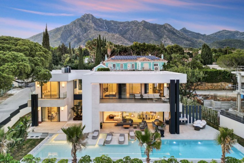 R4776136-Villa-For-Sale-The-Golden-Mile-Detached-5-Beds-813-Built-1