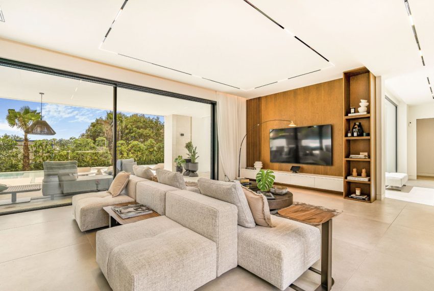 R4776136-Villa-For-Sale-The-Golden-Mile-Detached-5-Beds-813-Built-2