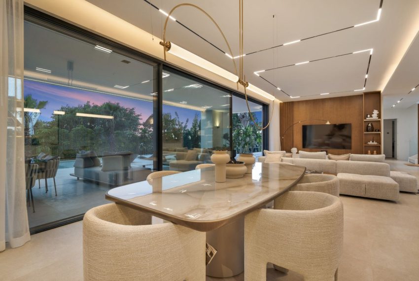 R4776136-Villa-For-Sale-The-Golden-Mile-Detached-5-Beds-813-Built-5