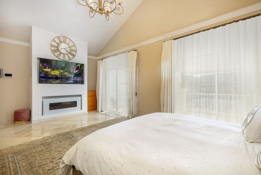 R4803826-Villa-For-Sale-Benahavis-Detached-5-Beds-453-Built-11