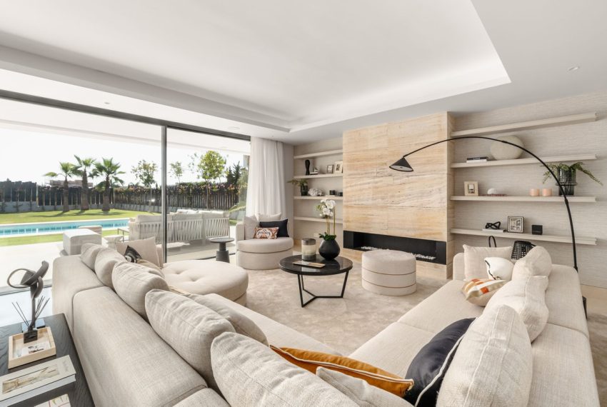 R4830373-Villa-For-Sale-The-Golden-Mile-Detached-5-Beds-630-Built-1