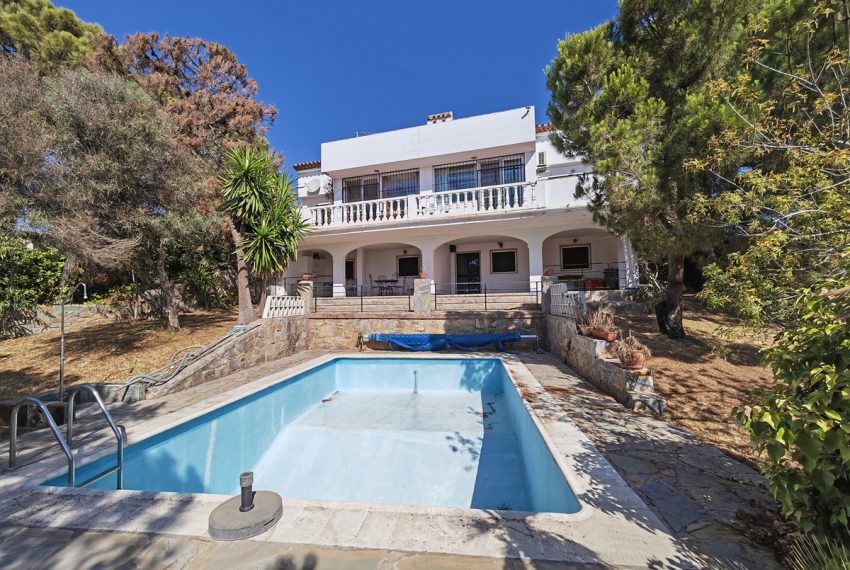 R4840030-Villa-For-Sale-Estepona-Detached-6-Beds-277-Built
