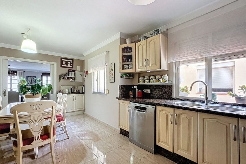 R4841119-Villa-For-Sale-Estepona-Semi-Detached-5-Beds-271-Built-10