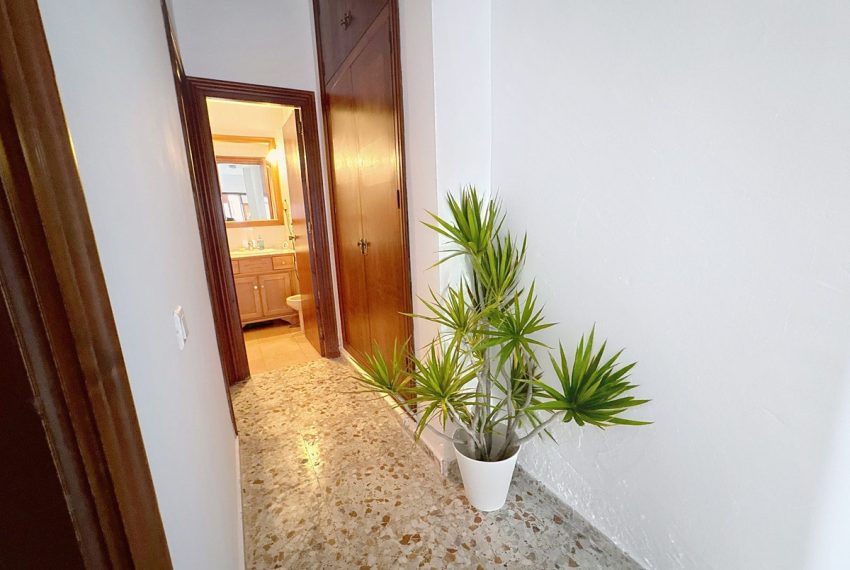 R4841119-Villa-For-Sale-Estepona-Semi-Detached-5-Beds-271-Built-16